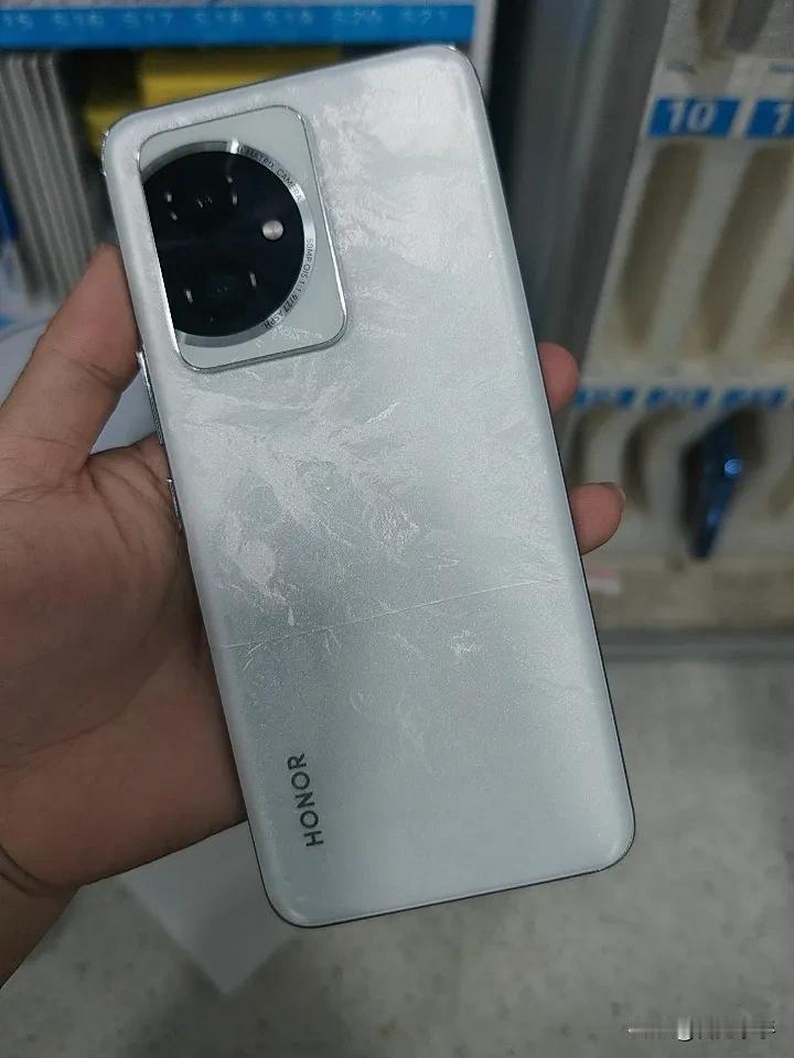 前两天上架的时候，把800多的荣耀100上成了200多.马上就被人拍下了。描述上