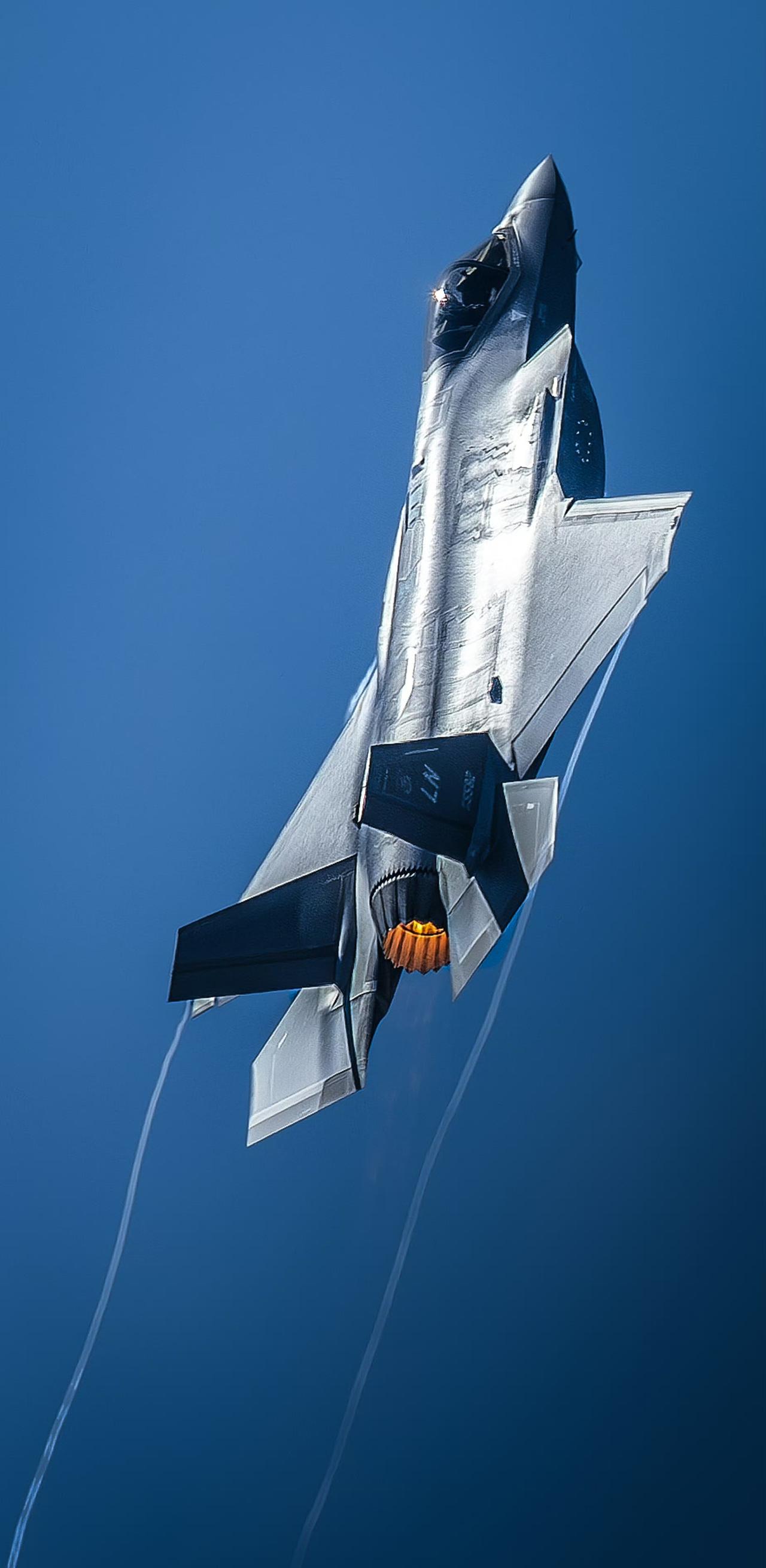 好久没有秀外军装备了：来一张F-35“闪电”隐形联合攻击机高清图，大家猜一猜这是