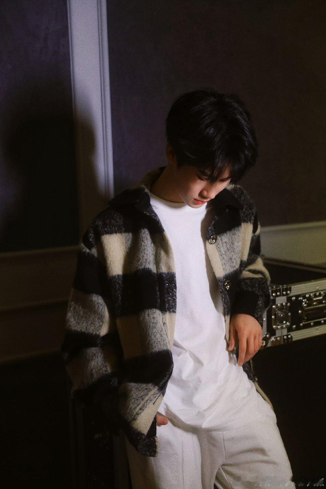 为了演唱会做一些准备进入状态！期待歌手张真源 