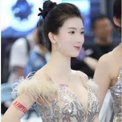 华丽晚礼服，闪耀全场！💃✨ 晚礼服 闪耀时刻