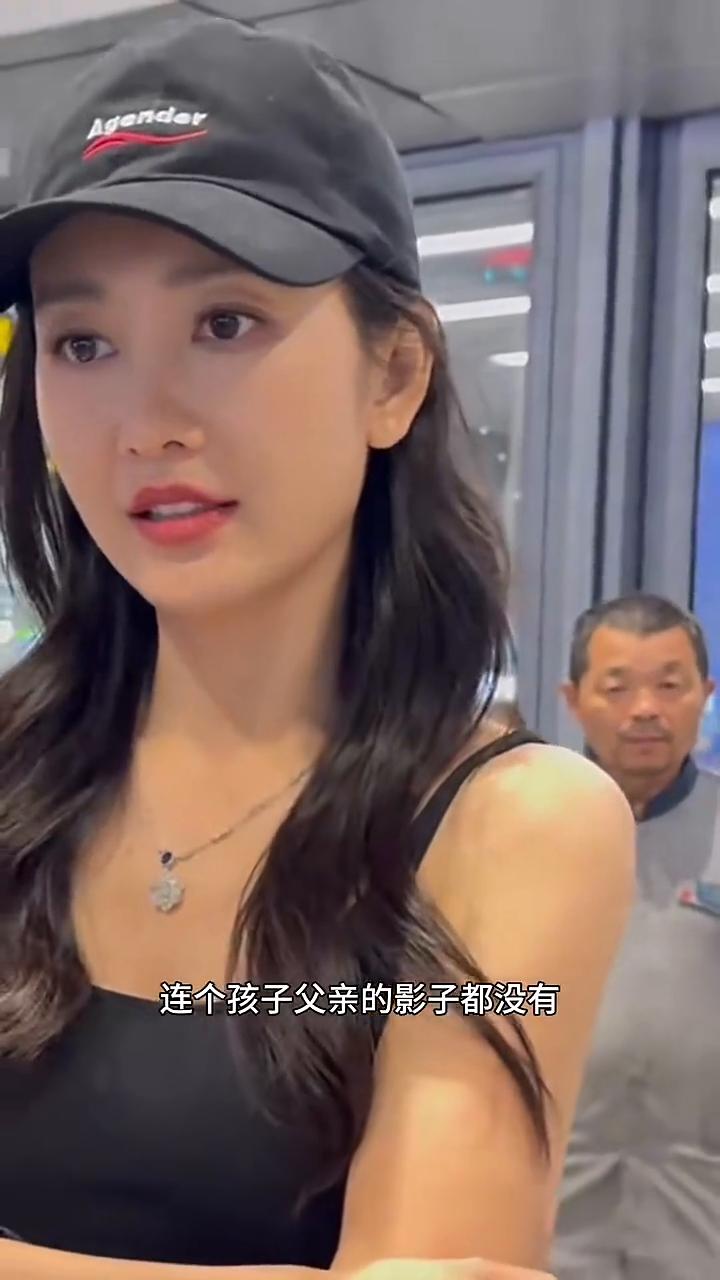 孩子父亲到底是谁？
8月31日王鸥发文承认自己有一个孩子，大家第一反应都是孩子爸