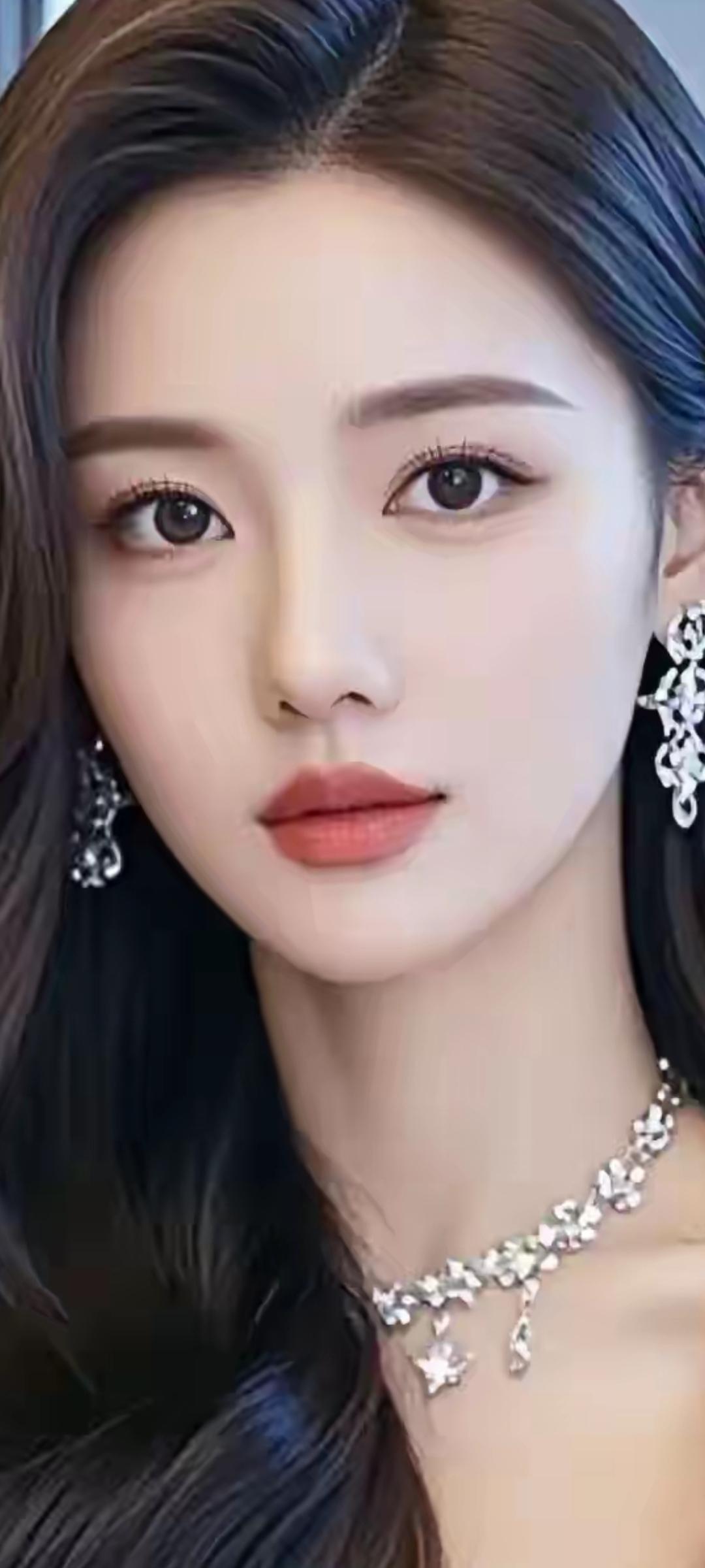 优雅气质，珠宝闪耀，尽显女性魅力！