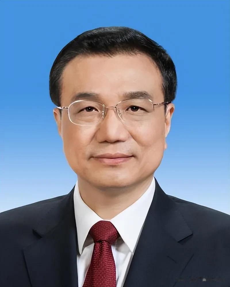 辛劳一生为人民 ，人民心中好总理 ，总理典范长存在 ，人民永远记在心！沉重哀痛！