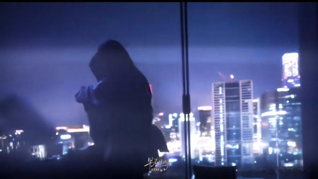 早春晴朗删减片段真的好美味……导演到底删了多少啊……落地窗拥抱旋转太有魅力了呜呜