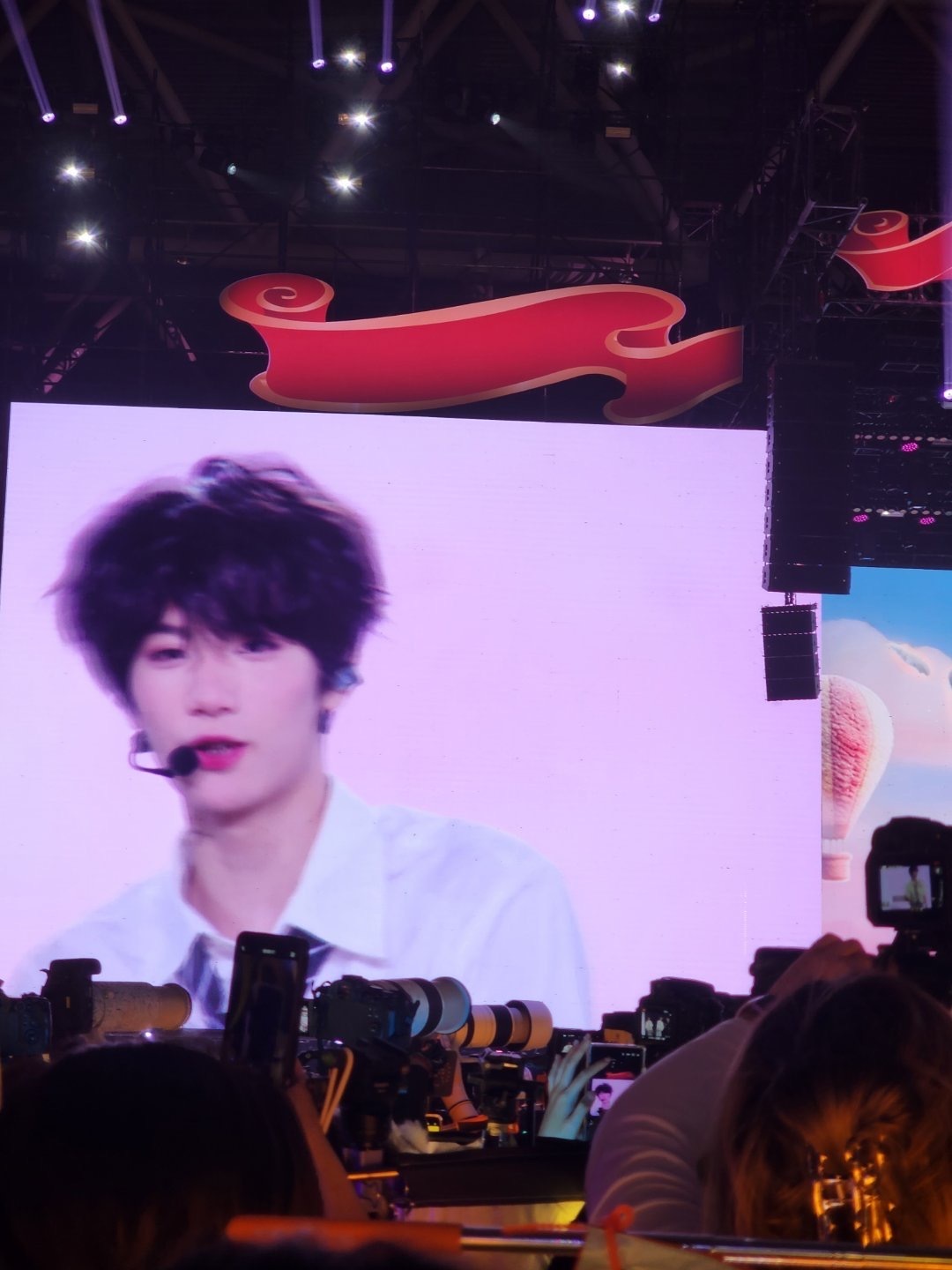 李煜东见面会饭拍生图（前四张大屏稿主自摄） 