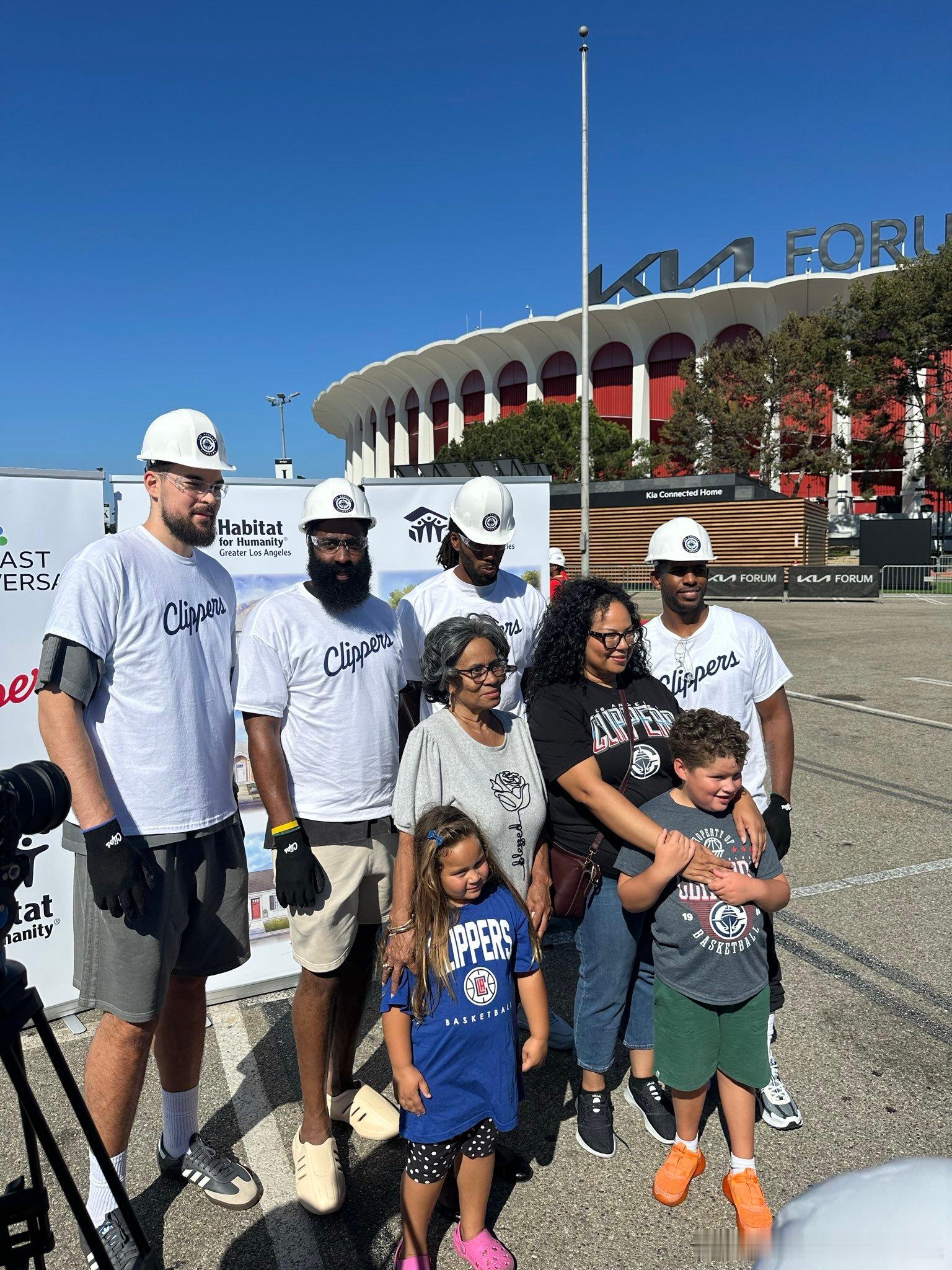 没比赛的日子兼职去工地打工[doge]哈登快船 ​​​