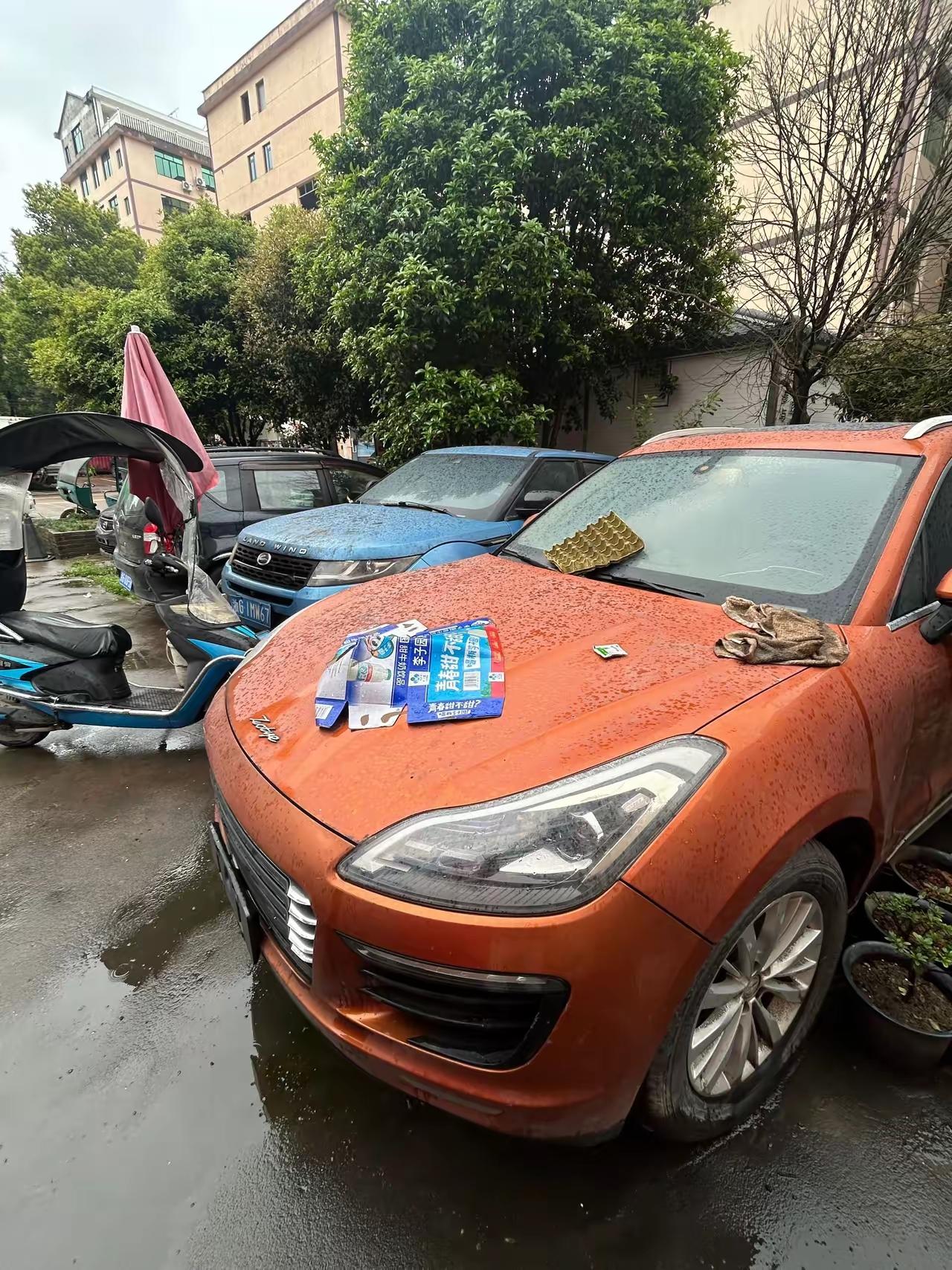 这对难兄难弟没有做大做强，是因为领导不懂得营销的秘诀。
如果把它夸成比保时捷的高