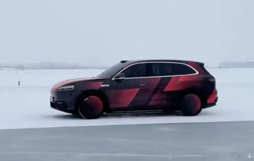 问界M6谍照曝光近日，一组疑似问界M6的最新测试谍照流出，此前，华为常务董事、终