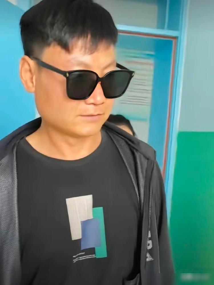 看来鹏鹏这是离开农家军，又另谋新出路了。

这阵子刷到他不少新动态，果真是跟着养