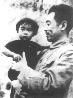 周恩来在延安(1943年)