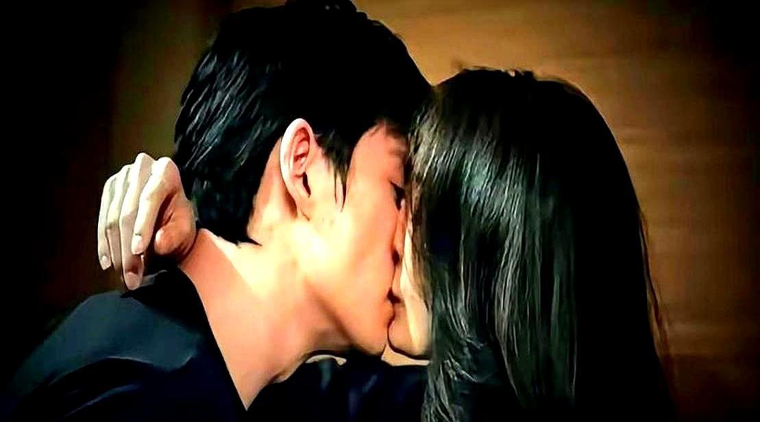 已婚国安吻女间谍，影院瞬间死寂
 
你盯着银幕，刚看见两人嘴唇贴上，下一秒杨幂就