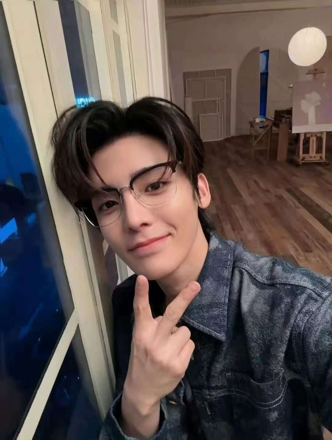 侯明昊侯明昊眼里全是对出片的渴望 每次看到小侯都是眼一亮又一亮的感觉，不管是他拍