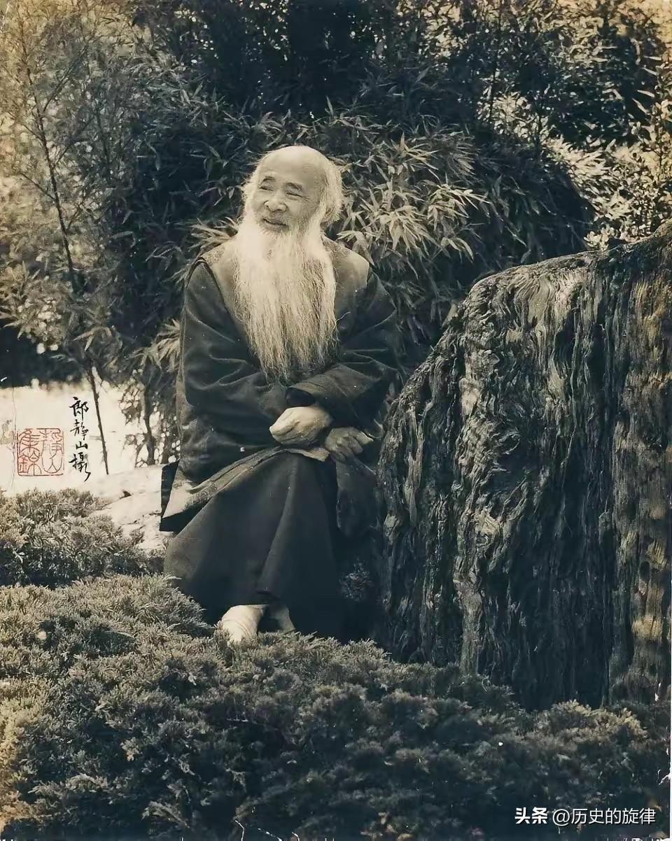 1963年张大千怒斥劝归女儿：穷死饿死那么多人，算什么进步！
 
1963年的香