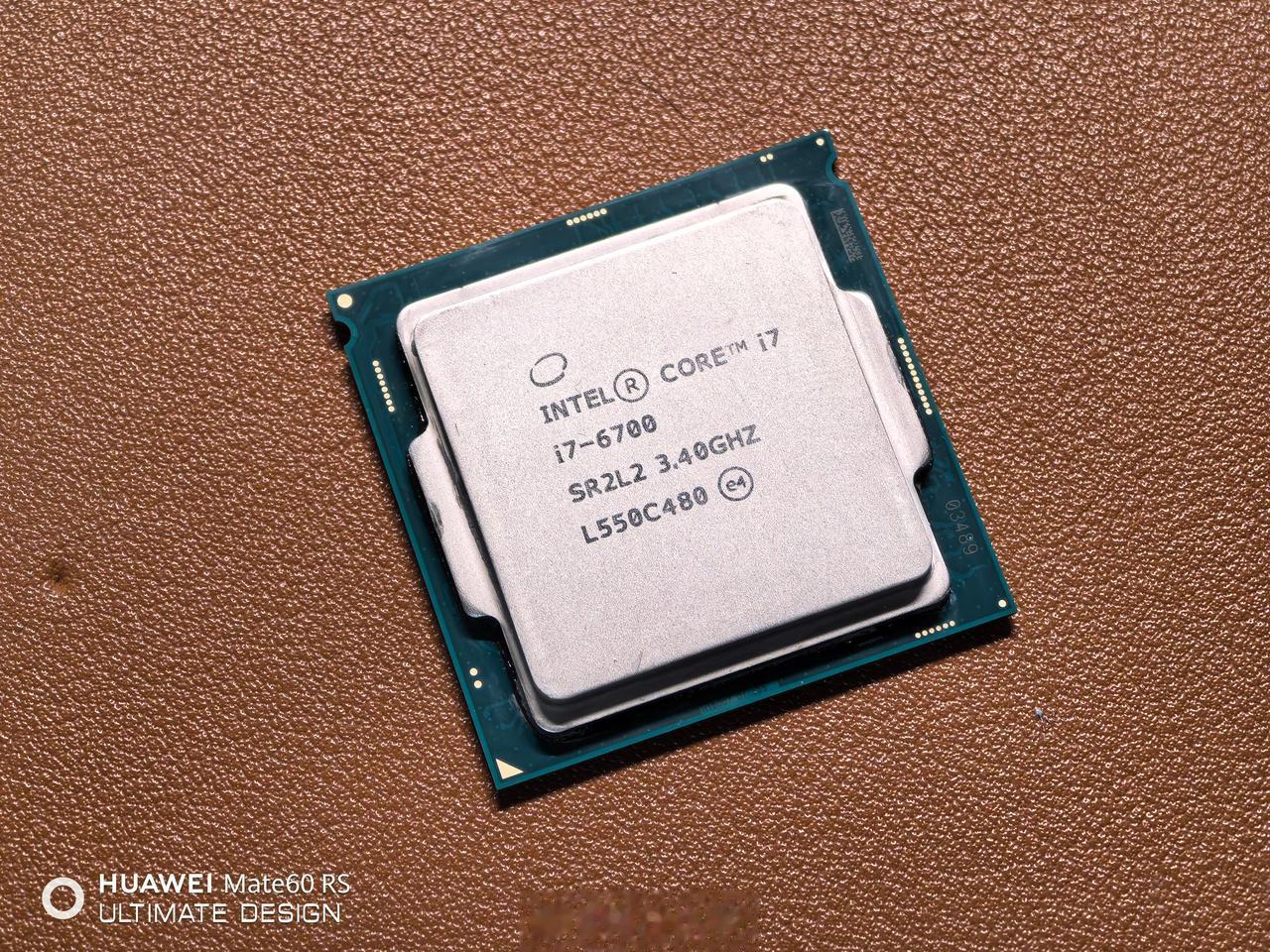 翻出一个老的六代CPU，有点年头了，应该是2016年的产品。[笑哭]