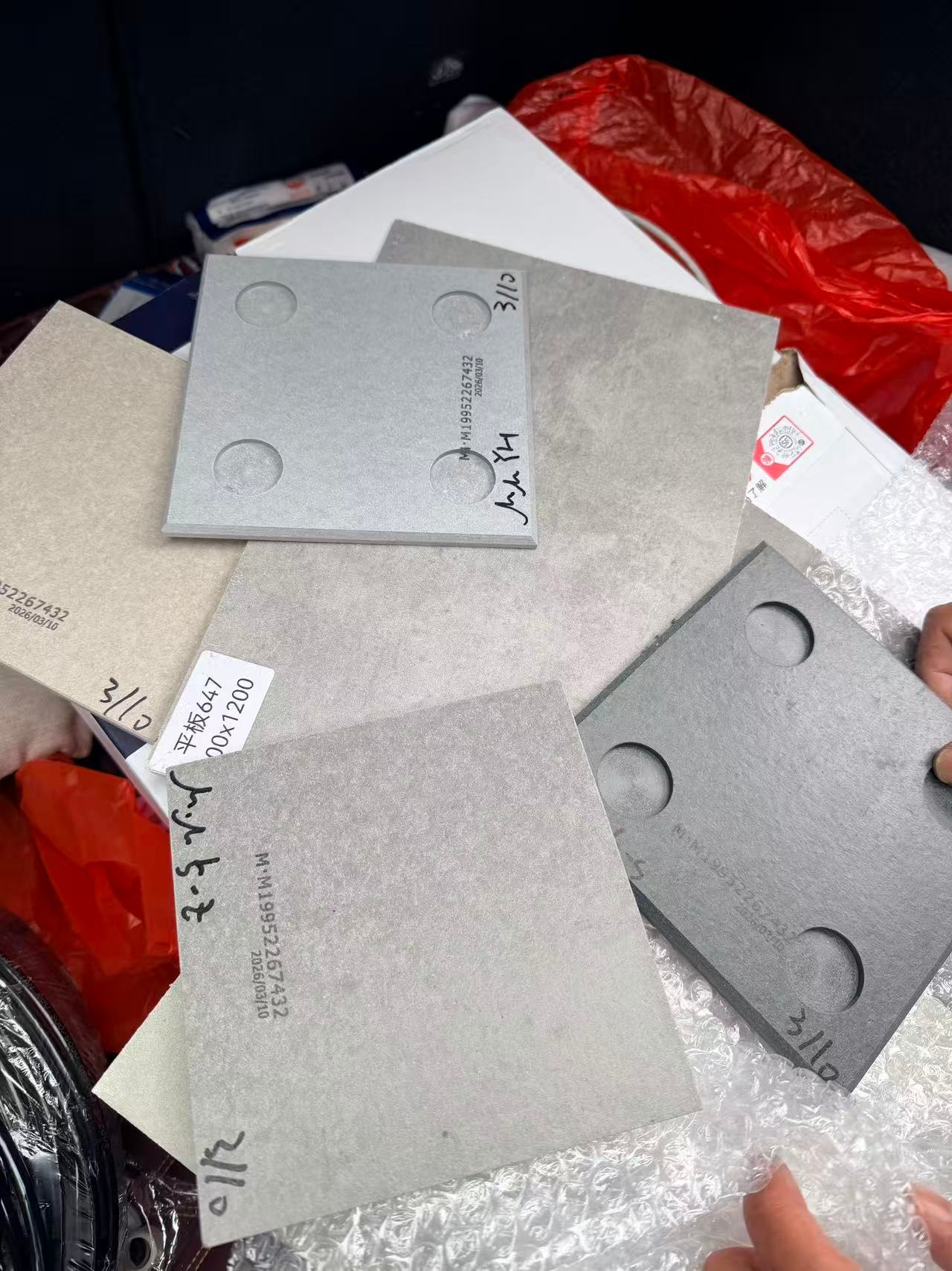 车库墙面成品板小样！又到了纠结的时刻～ 选哪个呢？bb们！ 