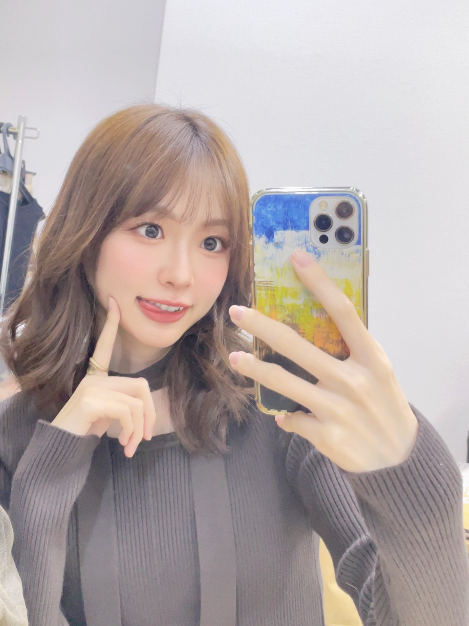 你现在用的手机是什么型号？[喵喵] ​​​