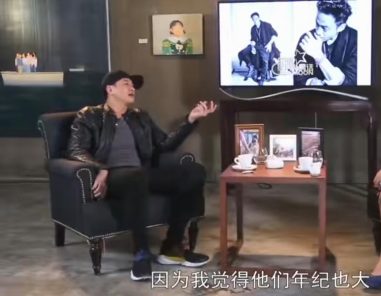 何润东坦言婚后仍跟父母一起住，说:“因为我觉得他们年纪也大，而且我觉得他们那么努