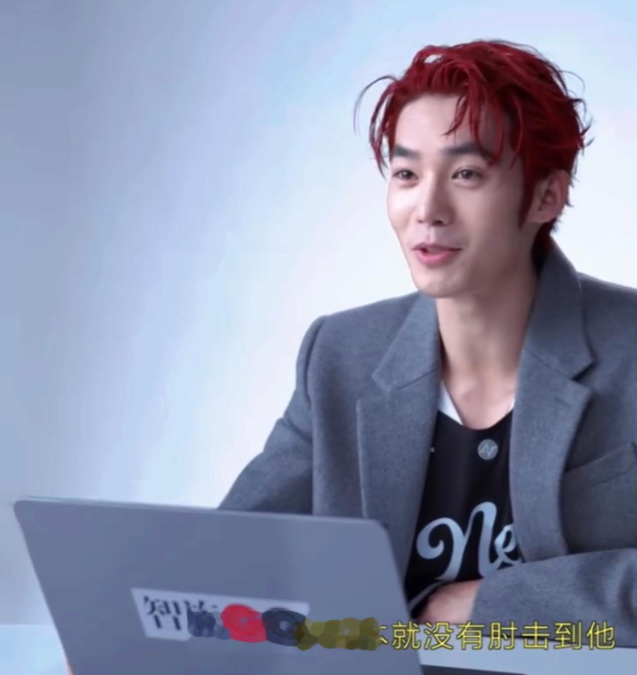 #于适回应肘击小助理#哈哈哈哈哈哈哈哈哈所谓的调侃助理工伤破案了，原来就是一个错