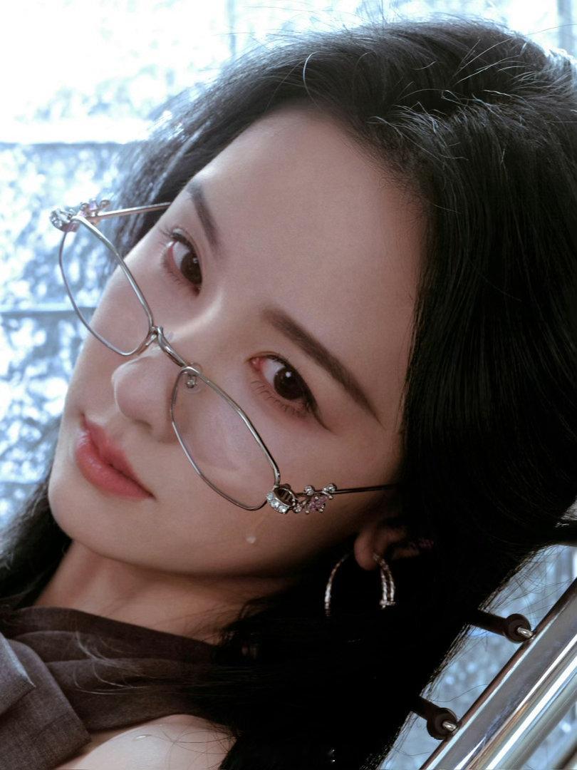 陈都灵 