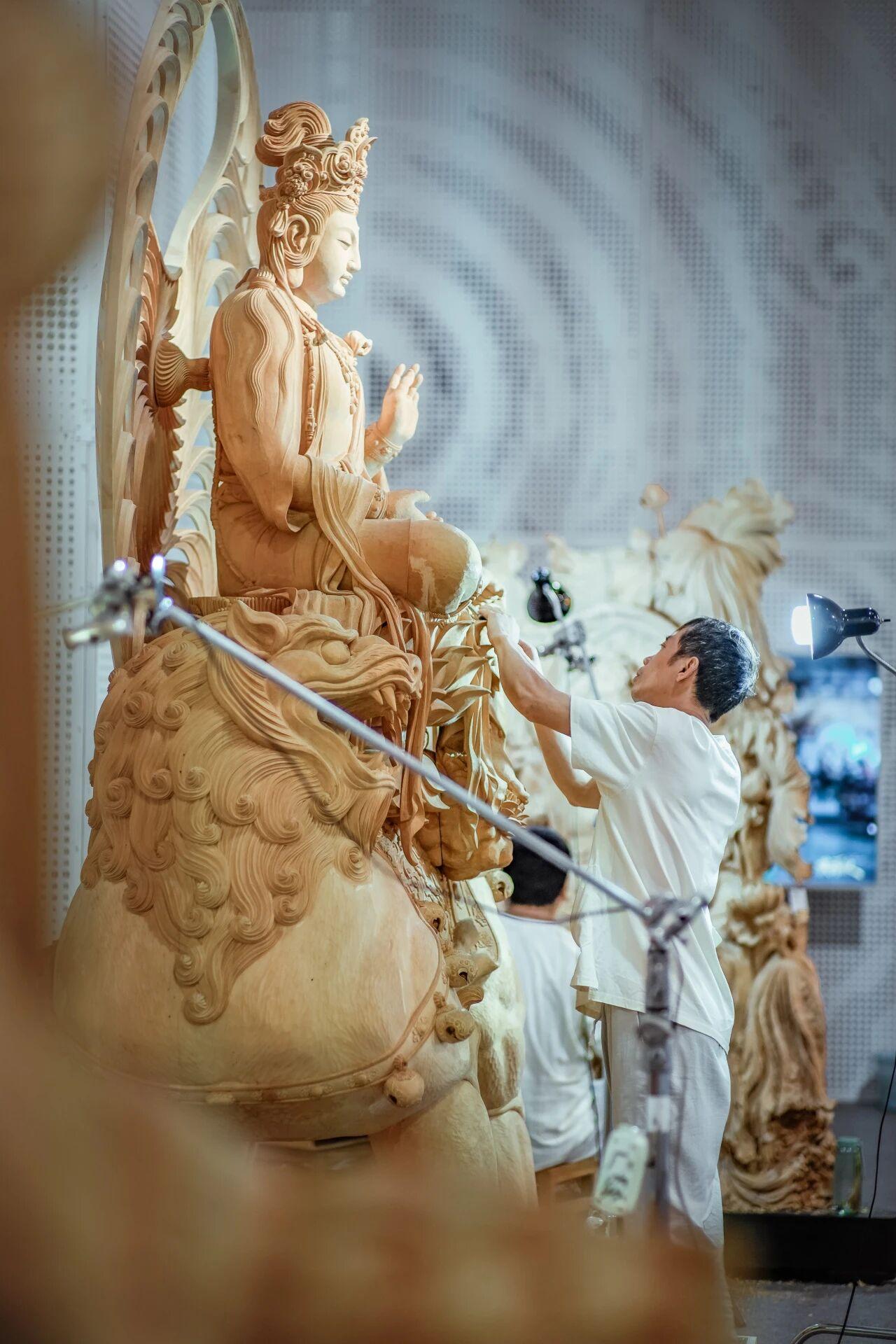 手串、香氛、素食、非遗：我在厦门发现了一个“能逛一整天”的展
三月的风掠过鹭岛，