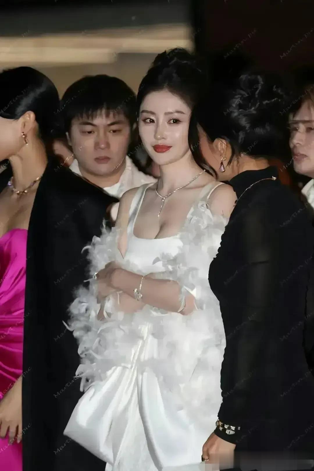 她长得那么美了，为啥男朋友还出轨?