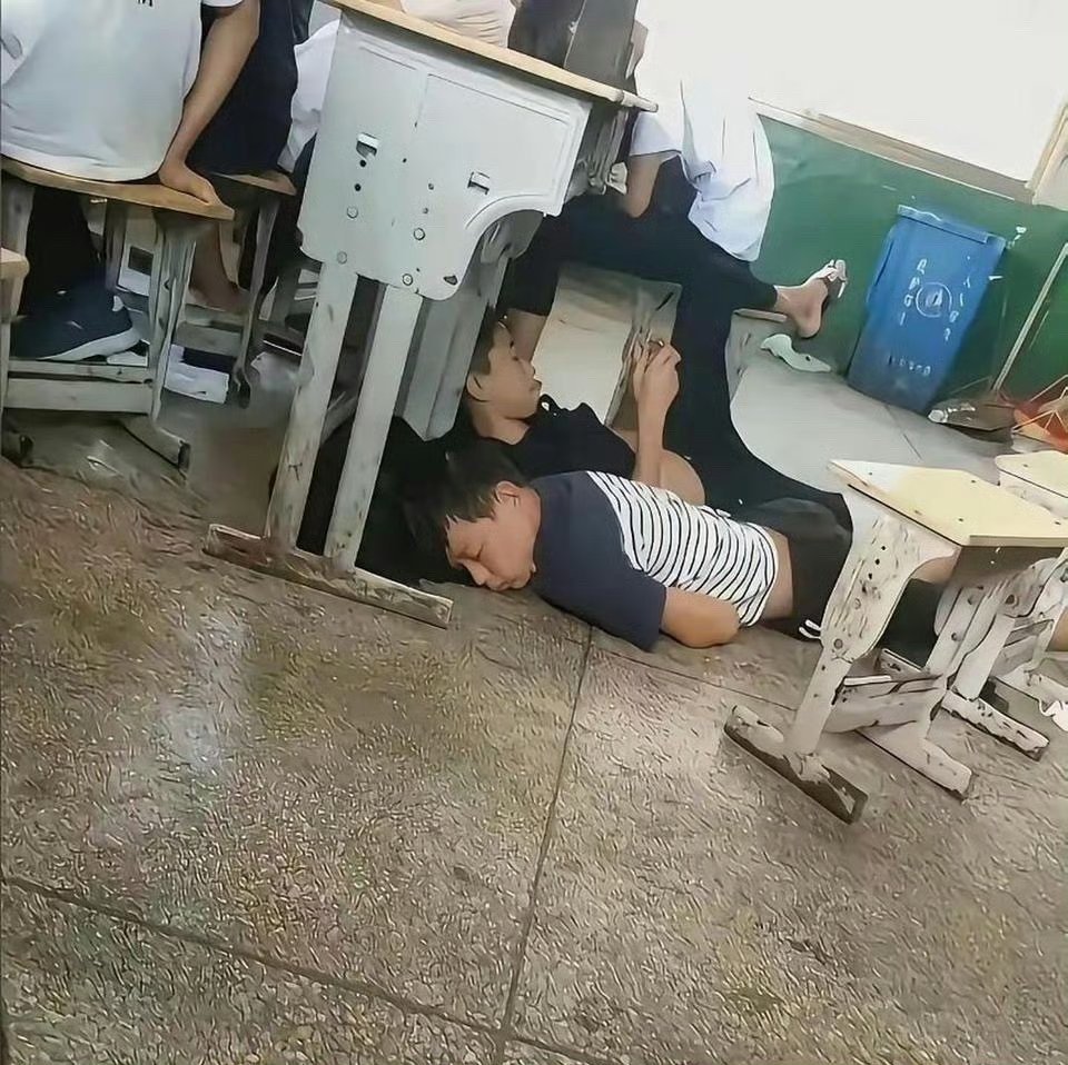 你那些初中成绩最差的小混混同学，最后都混得怎么样了？ 