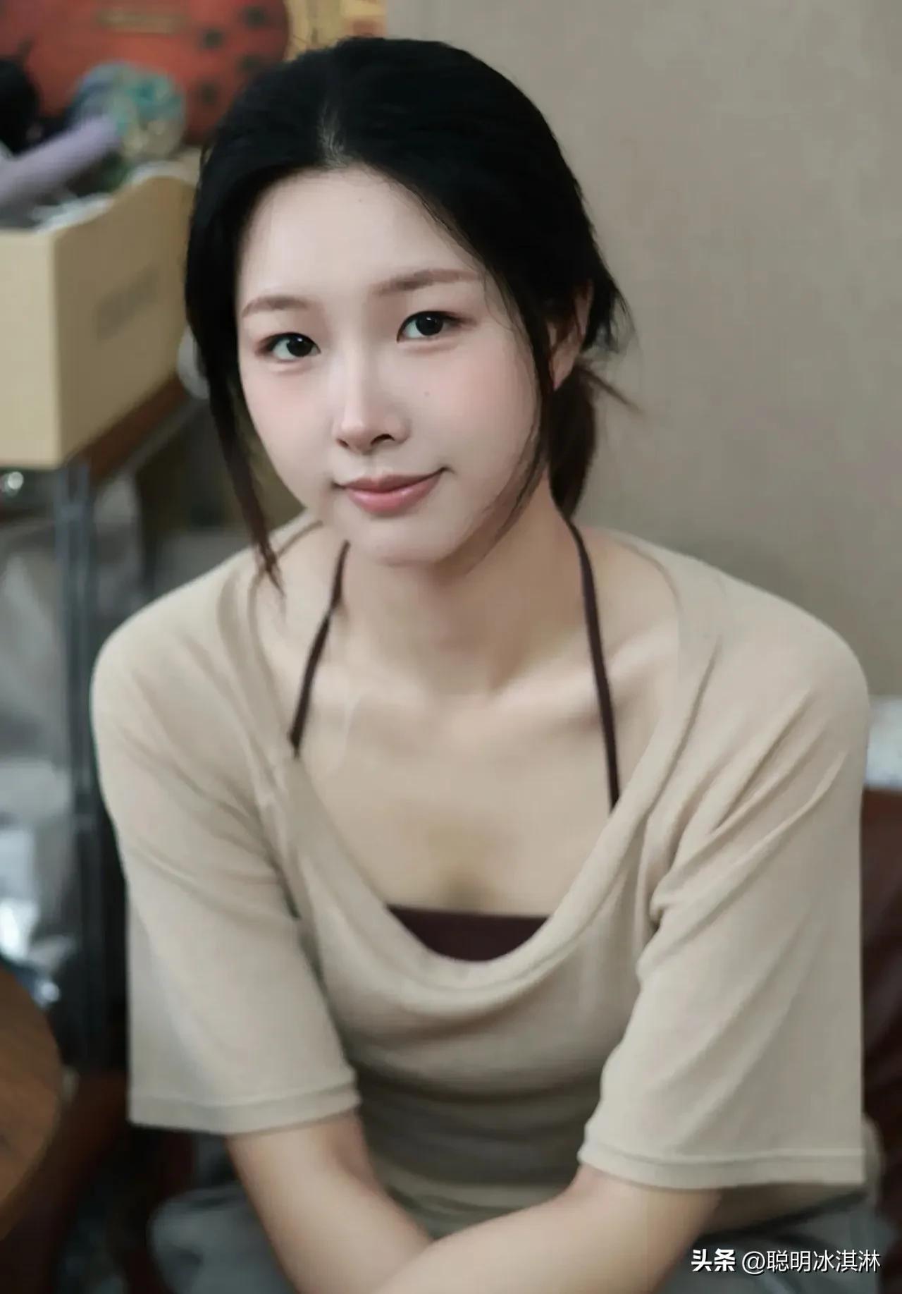 每个女孩都是独一无二的光芒，
无需滤镜，自带气场。  
活出自己，就是最美的风景