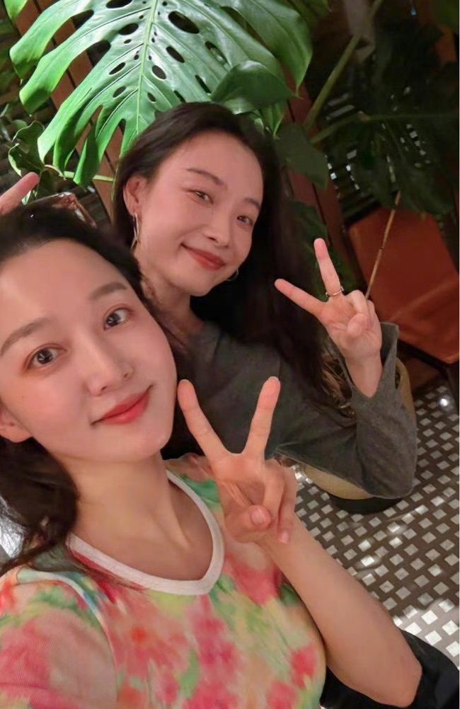 倪妮夏露素颜聚餐倪妮马龙老婆聚餐合照 ​倪妮夏露聚餐合照 ​​​