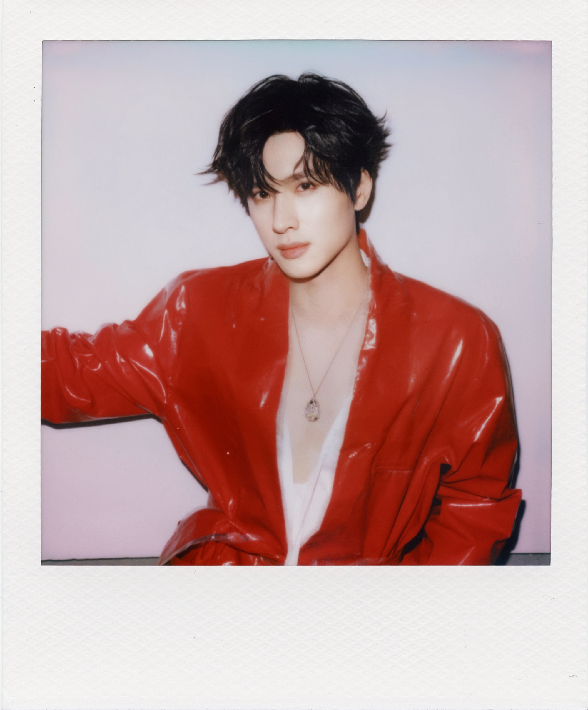 展轩撕拉片展轩赶一赶撕拉片末班车 展轩的撕拉片太绝了！权威脸自带气场，黑红搭配帅