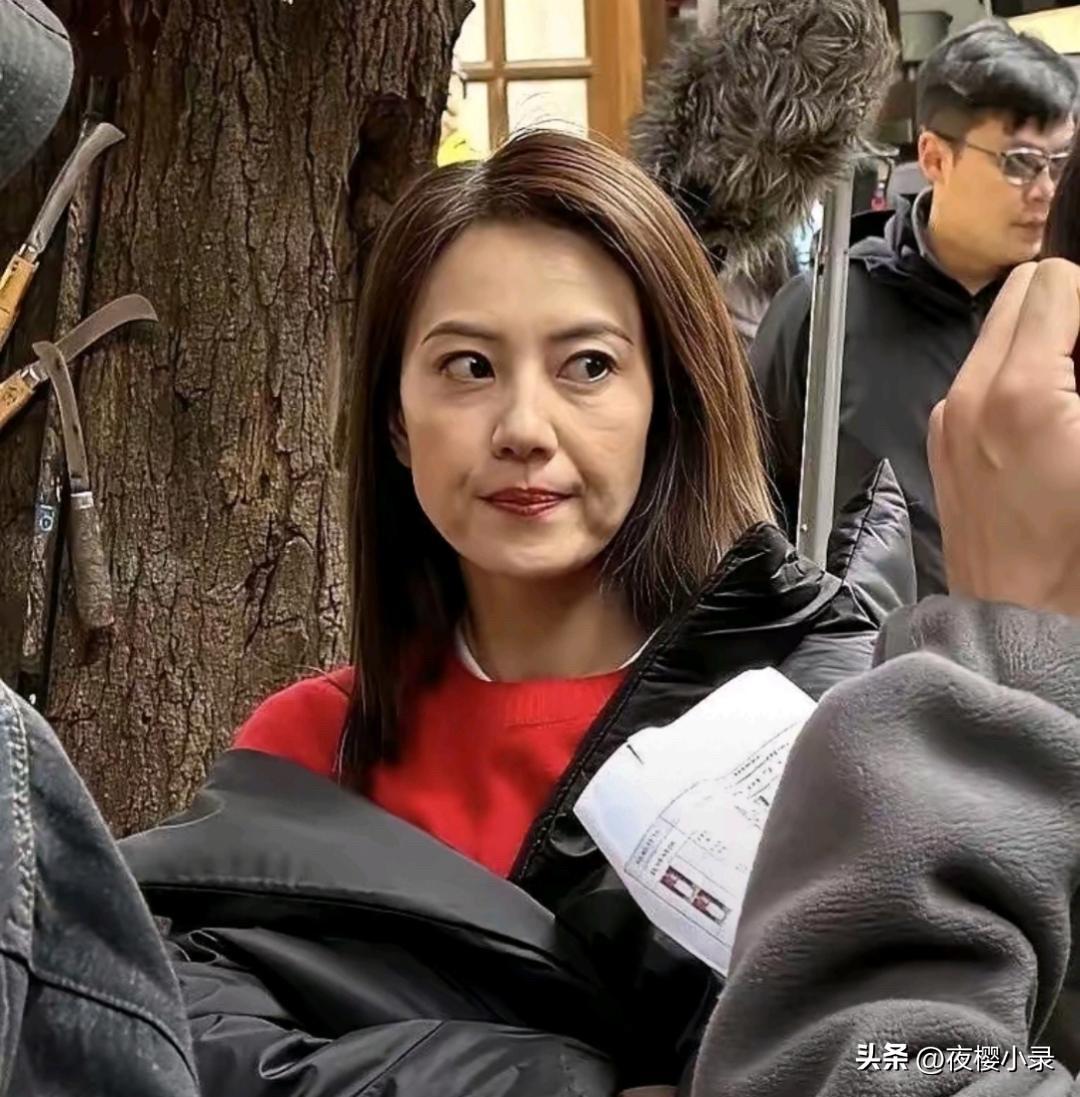 高圆圆被抓拍好显老！