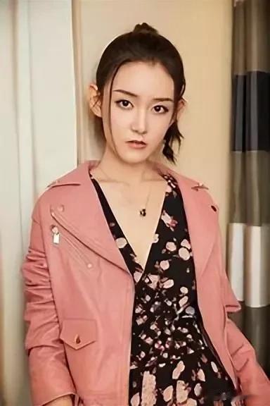 作为童星出身的演员奥利维亚(Olivia)，从6岁开始就进入娱乐圈。她的演艺之路