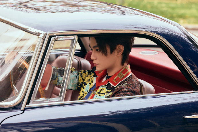 丁禹兮今日品牌活动出图，时尚表现力强就是再张扬的色彩搭配都能轻松驾驭，想问一下如