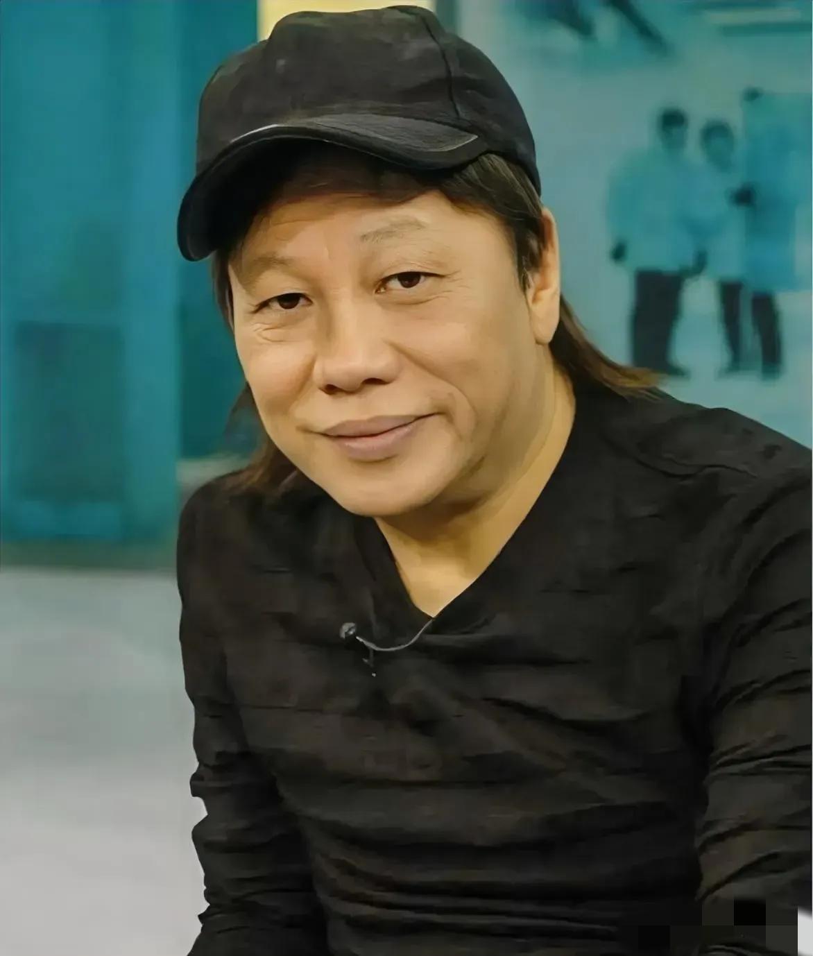 香港武打演员-梁小龙
他这辈子最放心不下的，
不是他的事业，也不是他的3个孩子，