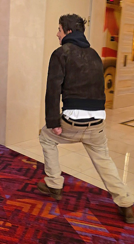 甜茶公共场所露底裤 Timothée Chalamet 昨日出席CinemaCo