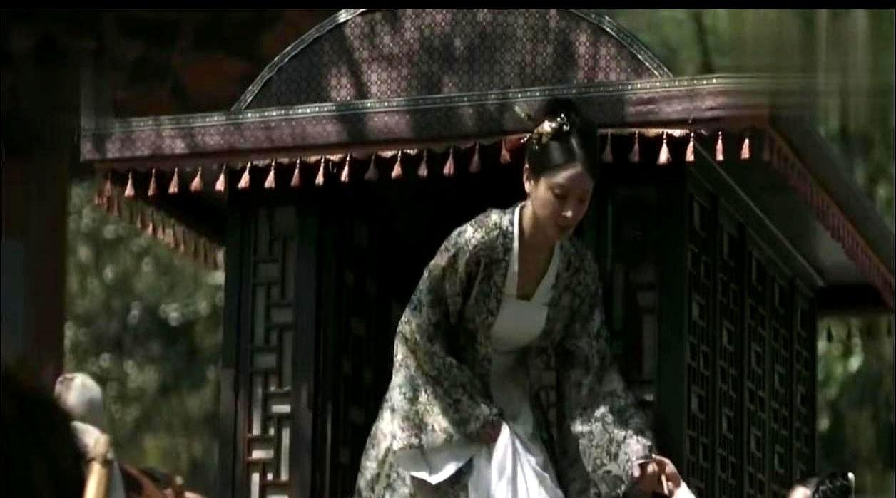 你被骗了整整78集。
 
《知否》大结局根本不是大团圆。导演用两秒钟的镜头，就撕