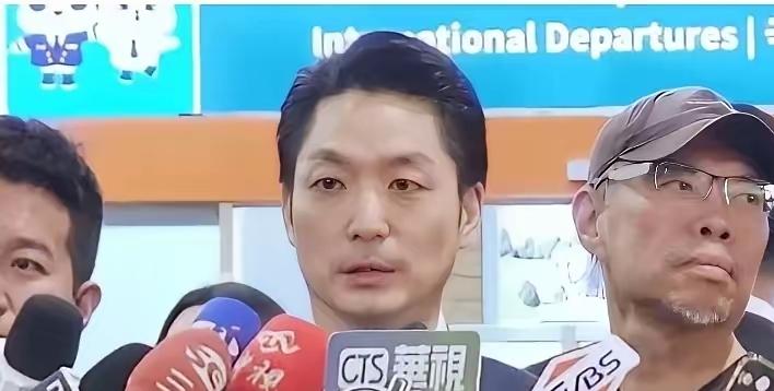 台独分子太猖狂了，今天一大早就到机场堵住了蒋万安。
 
看看现场的情况就知道，这