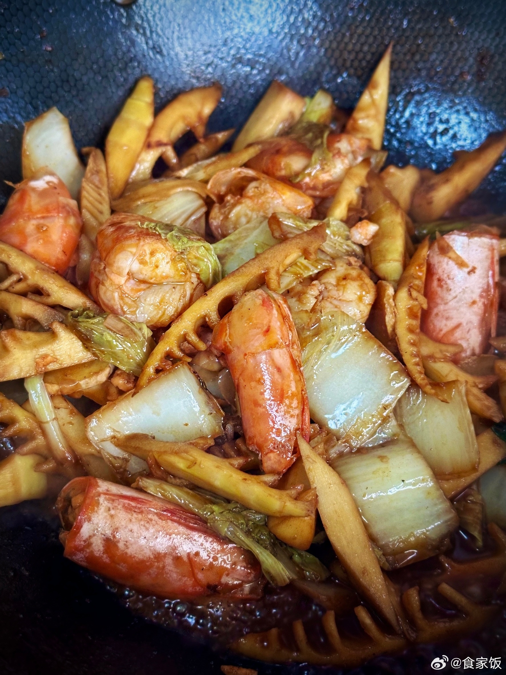 虽然没有参加道道鲜春宴，原野还是寄来了崇明壹只菜农庄的散养鸡，鲜灵灵的蔬菜。拌了