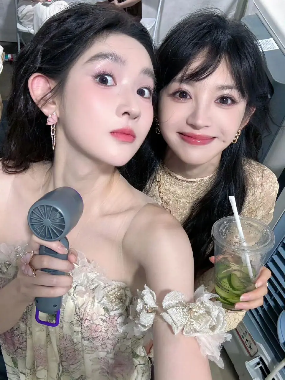 内娱女星百花齐放。