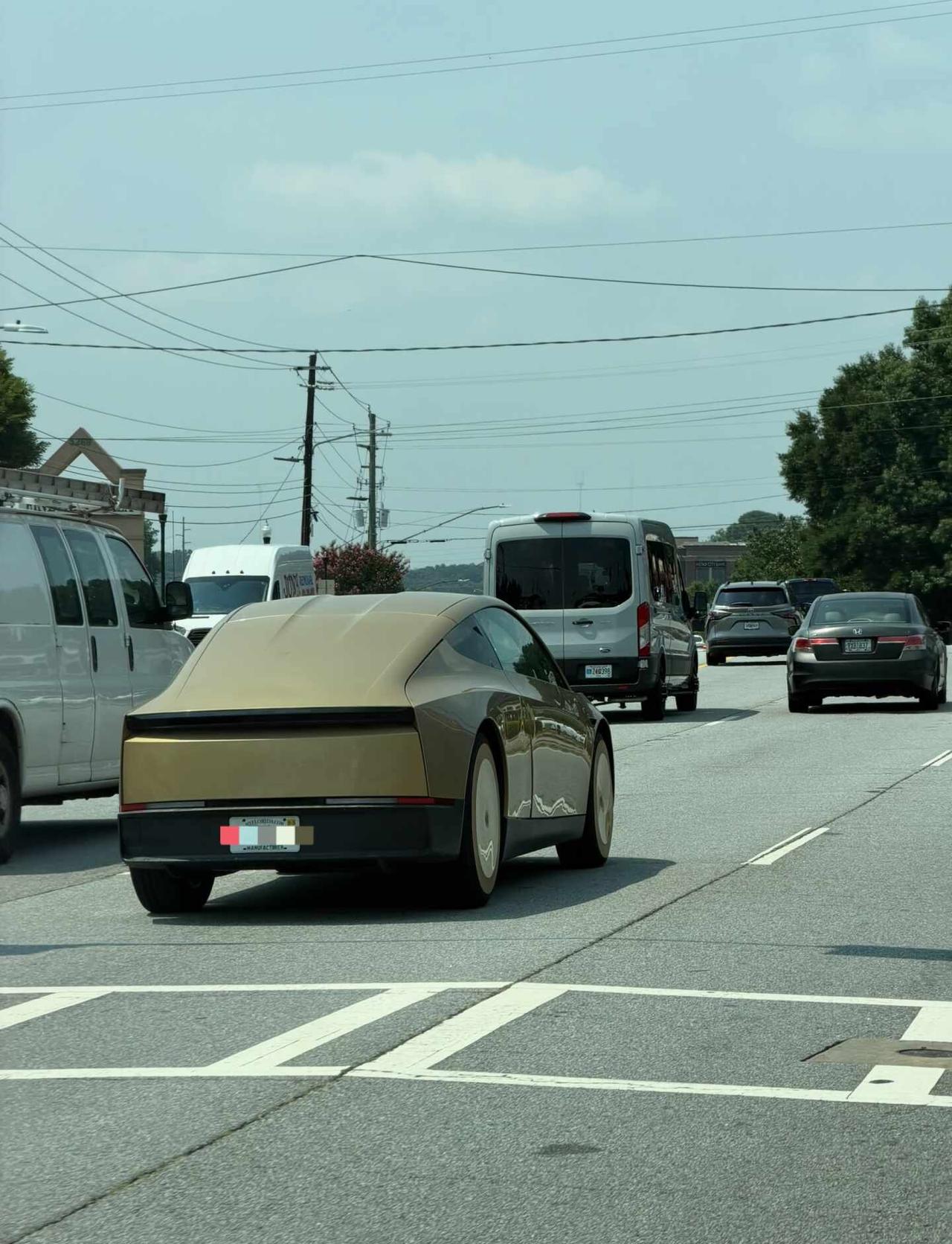 亚特兰大惊现Tesla Robotaxi
什么居然在亚特兰大看到了，我以为是我眼
