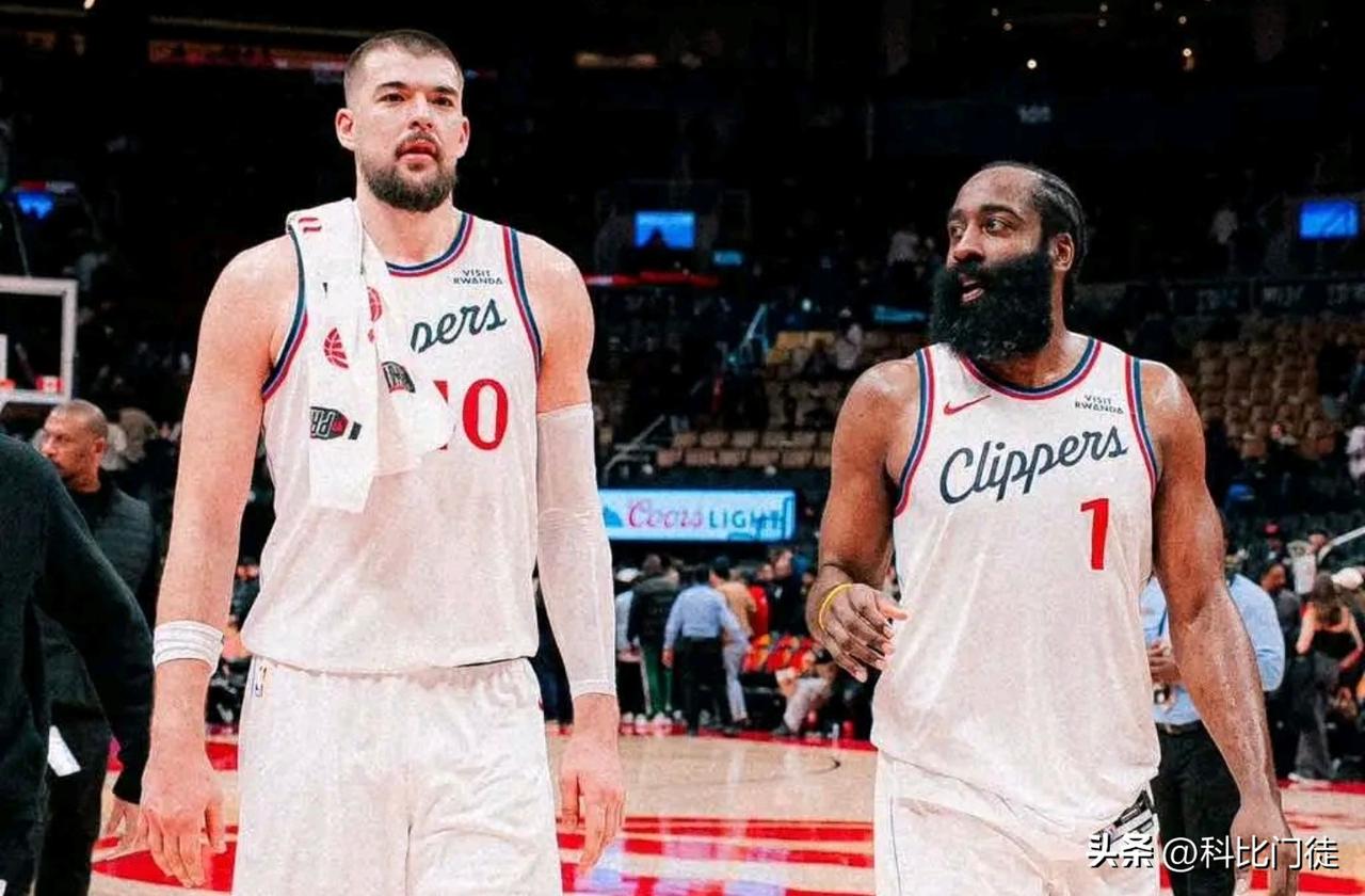 说实话加兰打球是好看，一套花式连招外线三分也准，好像看到以前对手点名祖巴的剧本，