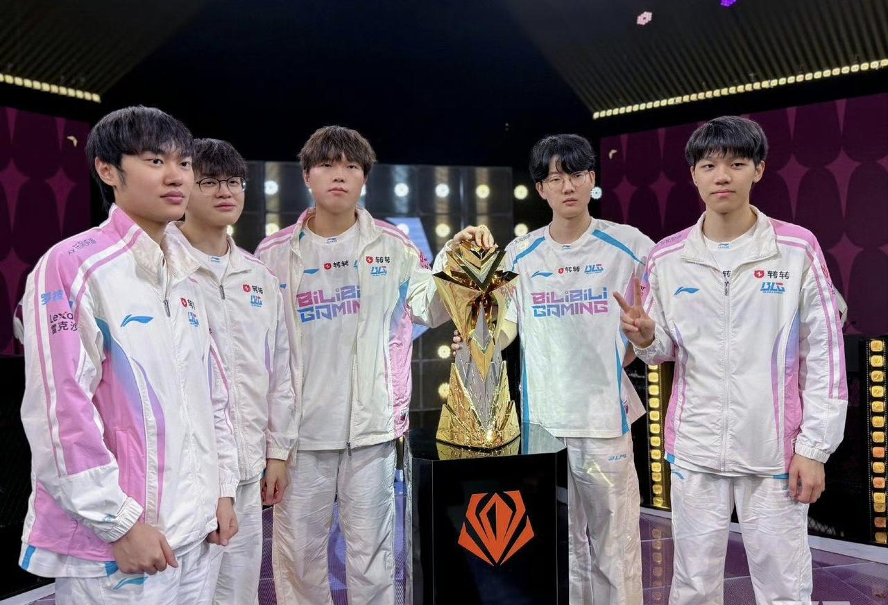 有一说一，外战看blg，真不是开玩笑的！

今晚lpl的观众，都开起了香槟🍾吧