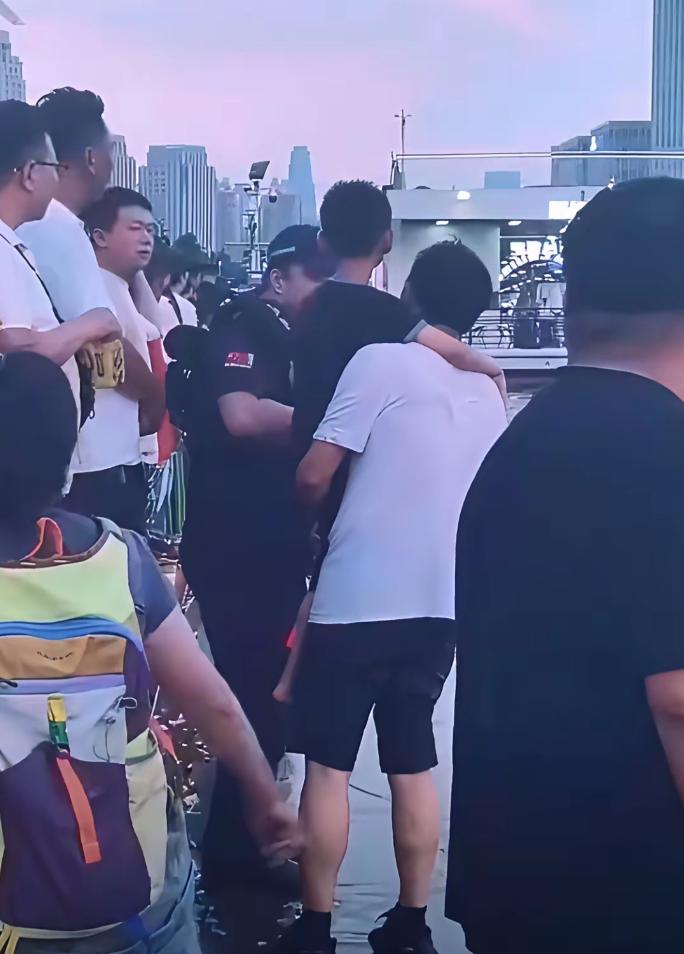 天津海河事件，出事的母子能得到多少赔偿？由谁来赔？

8月5日傍晚七点多，天津之