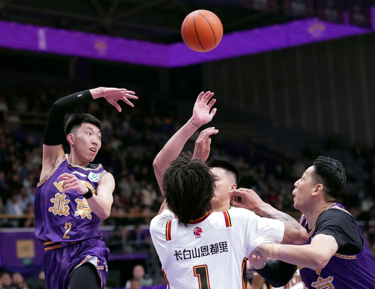 北京控股男篮、广州朗肽海本男篮最终谁能成为晋级季后赛的幸运儿，这条件还是有差距的