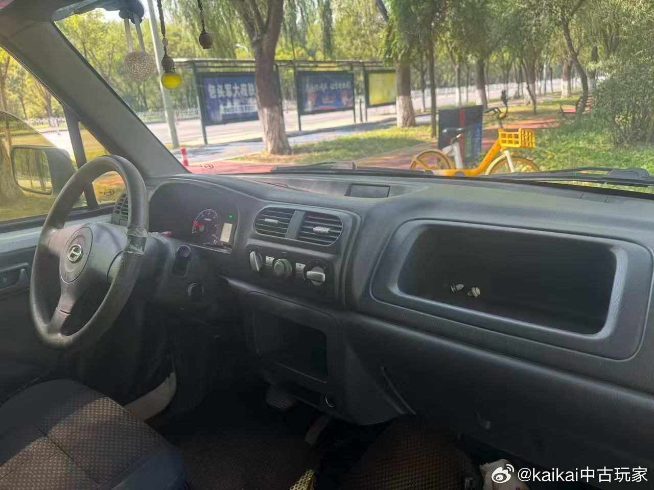 车商好大哥神神秘秘地跟我说，搞到了一台电动纯正日系kcar，这让我浮想联翩。完事