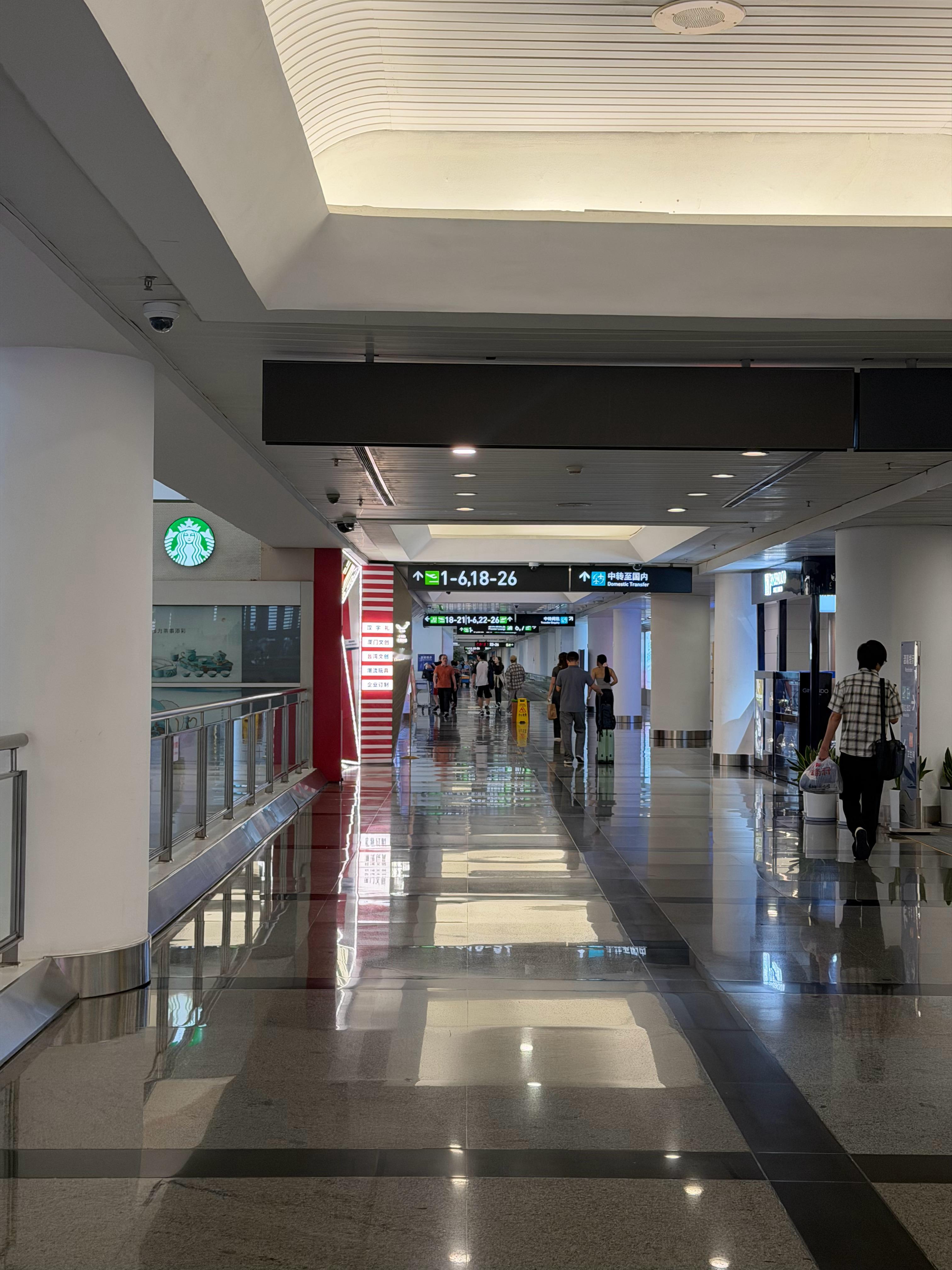 这两天终于是把时差倒过来了今天飞杭州工作一天[坏笑]  ​​​