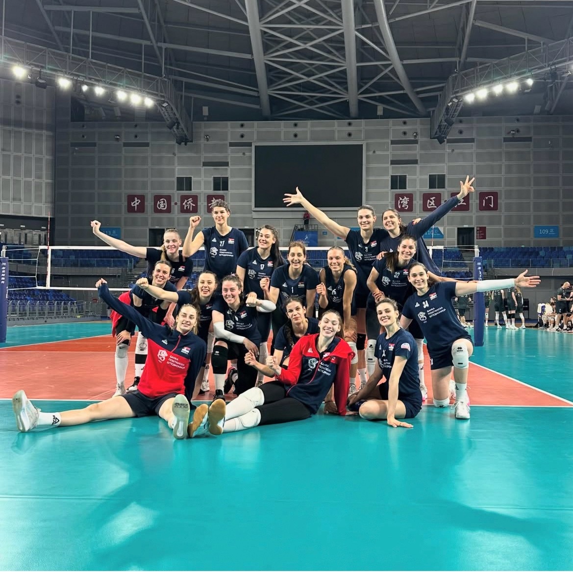 塞尔维亚女排 🇷🇸 在对阵波兰 🇵🇱 的友谊赛中以3比1（17:25、2
