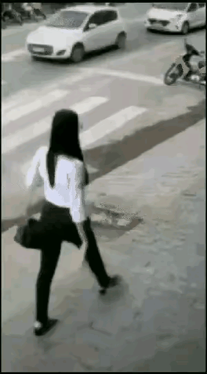 已经准备开席了，自己搬凳子