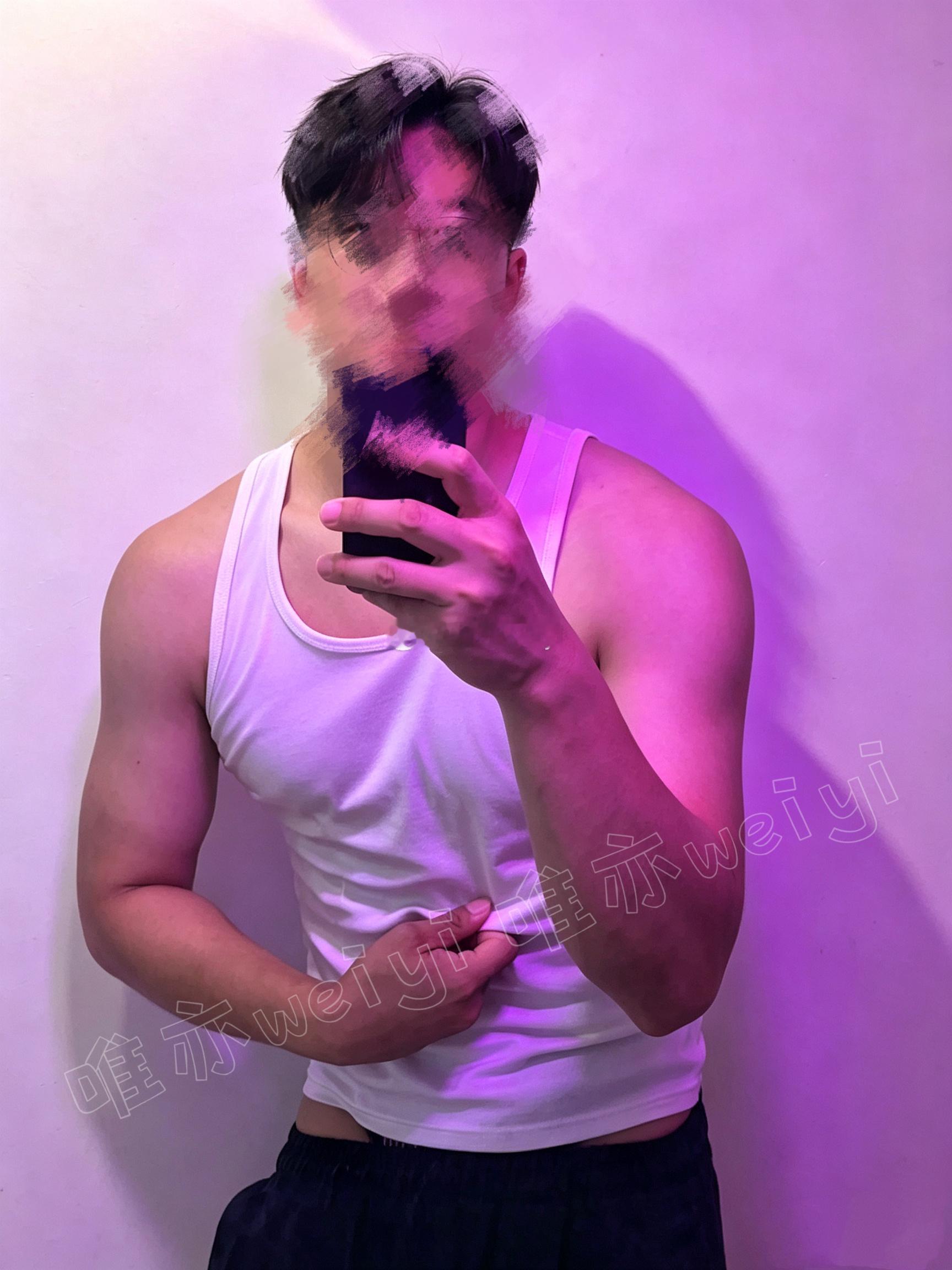 邂逅相逢只一宵，明朝歧路各迢遥。