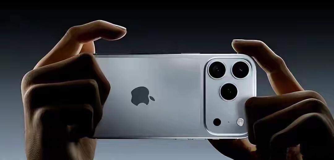 iPhone 18 Pro Max续航提升15%，机身增厚只为电池，摄像头凸起反