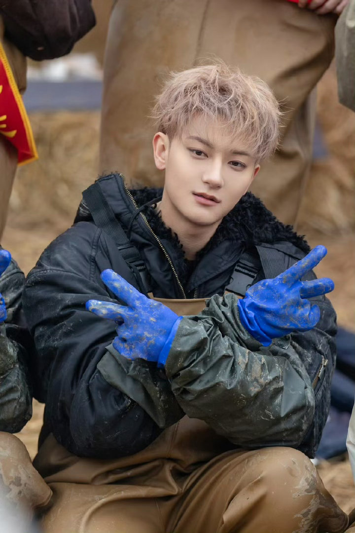 徐艺洋回应黄子韬身体状况以前对他的记忆就是唱歌好听然后演技还行不知道有没有时间进